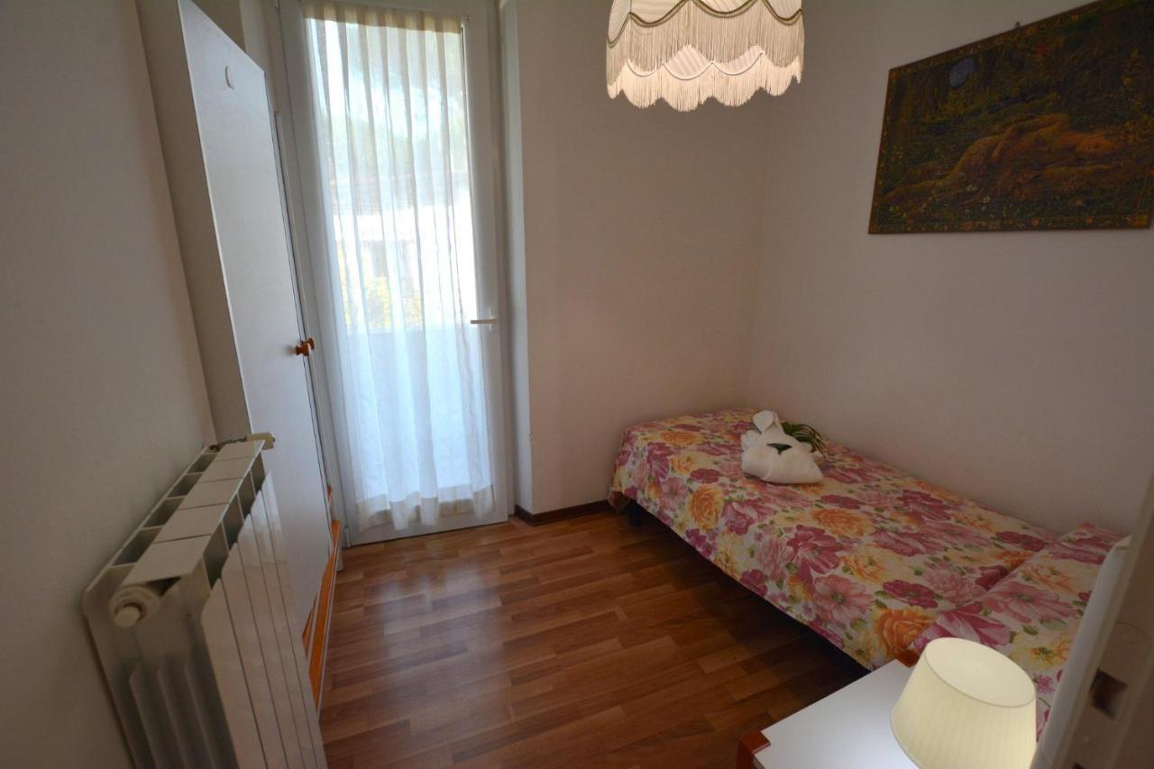 Villa A Lignano Pineta Lignano Sabbiadoro Exteriör bild