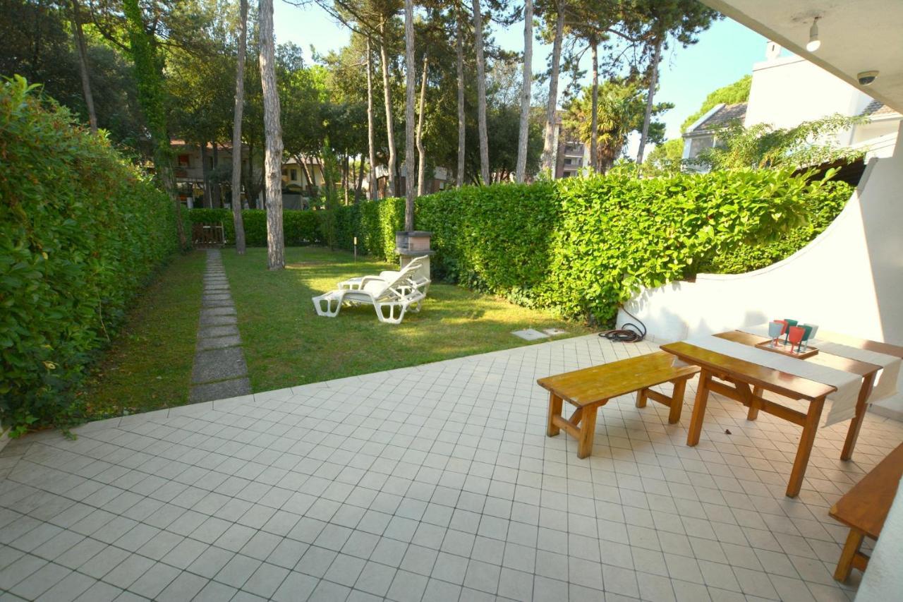 Villa A Lignano Pineta Lignano Sabbiadoro Exteriör bild