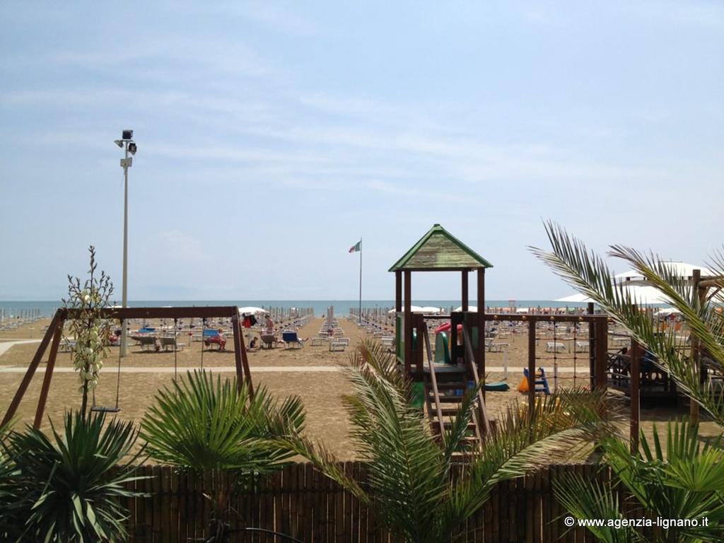 Villa A Lignano Pineta Lignano Sabbiadoro Exteriör bild